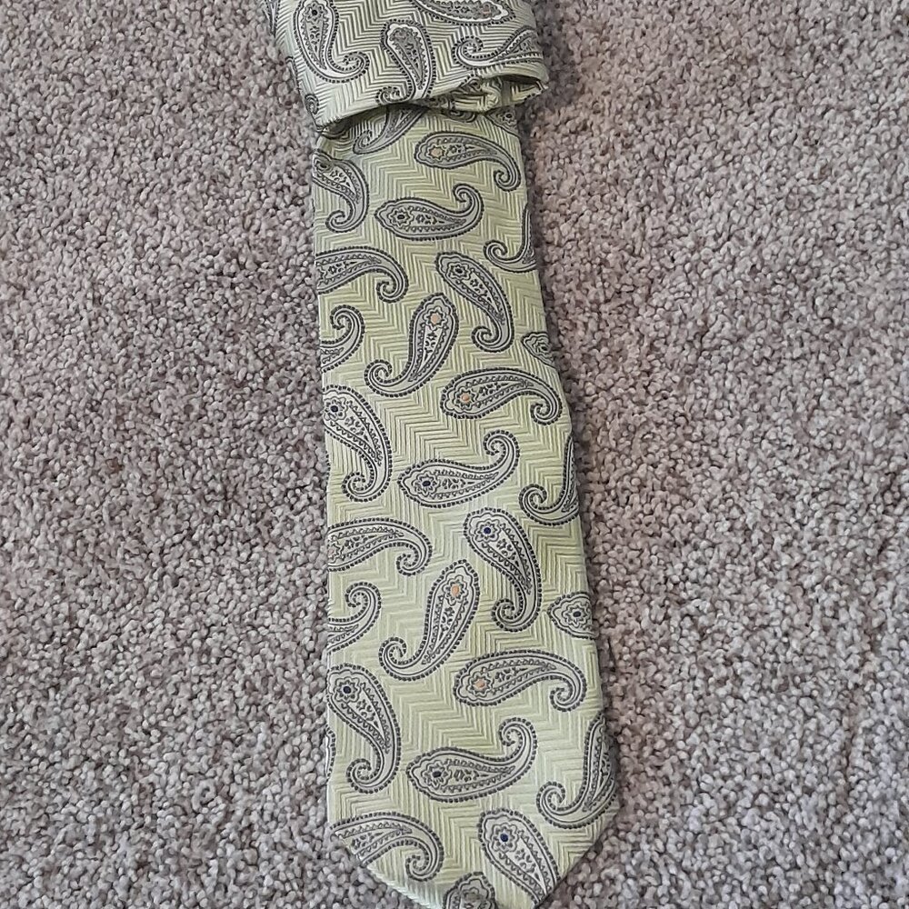 Men's Green Paisley Tie